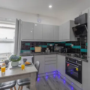 Spacious In Centre Apartment